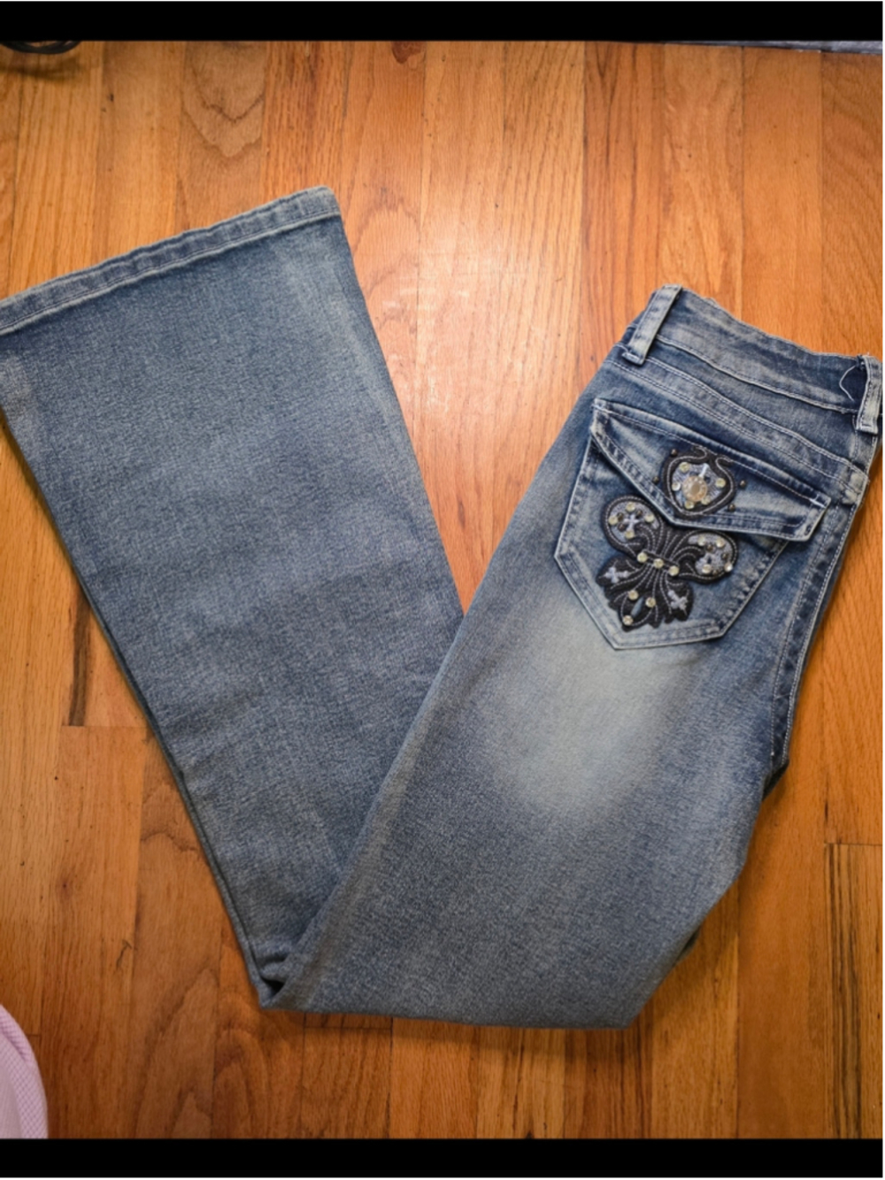 Urban Weekend Women's Bootcut Jeans Size 3 NWT Embellished Fleur De Lis Pocket